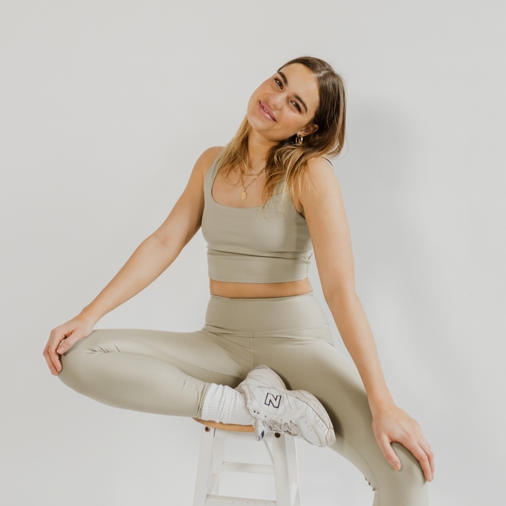 Meet your Posher, Faustine